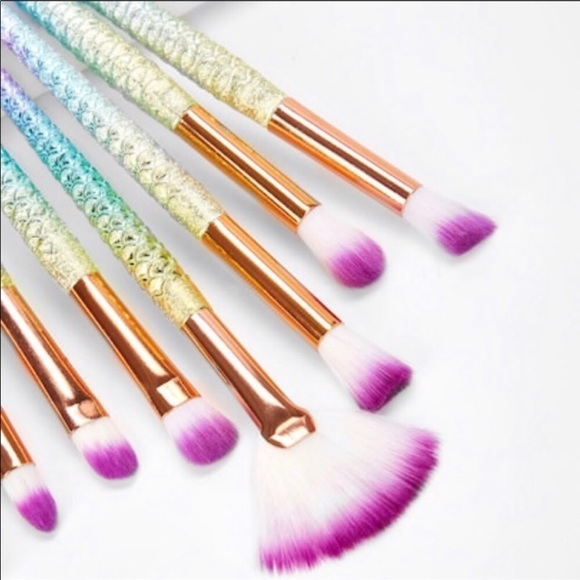 Set of 10 Mermaid Tail Makeup Brushes NWT - Picture 4 of 5